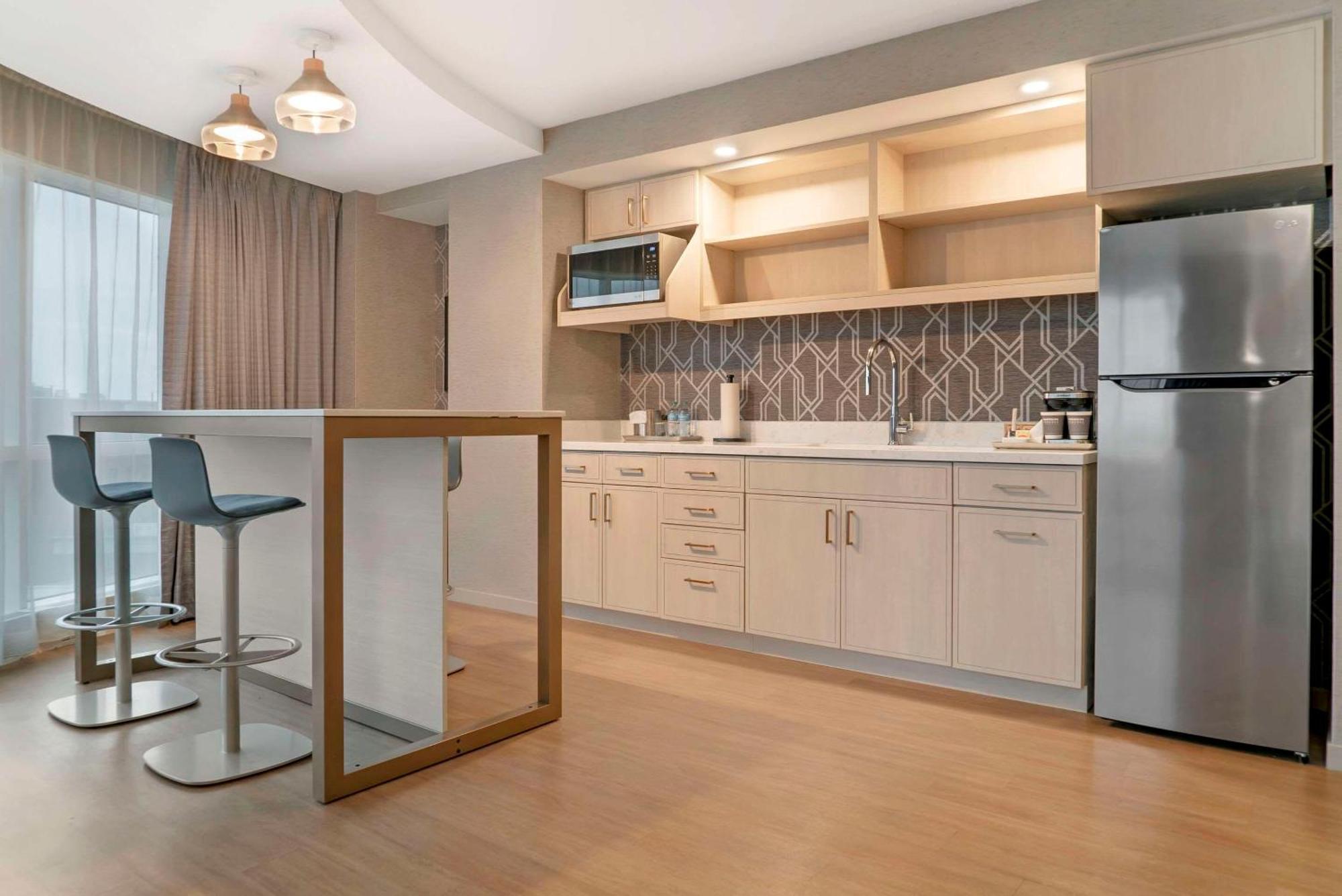 Radisson Plaza At Center 4*